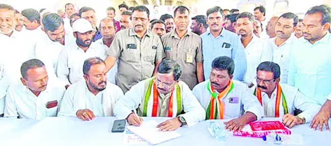 బ్యాలెట్‌ పత్రాలతోనే ఎన్నికలు నిర్వహించాలి