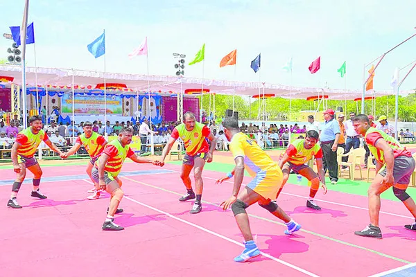 గనుల్లో పనులు.. ఆటల్లో ఘనులు! 
