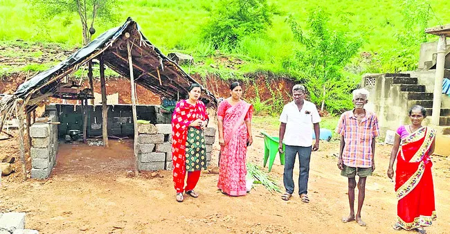 షెడ్డు తొలగిస్తావా! కేసులు పెట్టమంటావా?