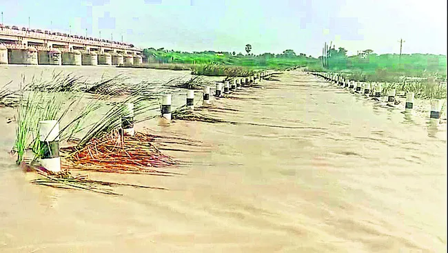 ఎన్టీఆర్‌ జలాశయం గేట్ల ఎత్తివేత 