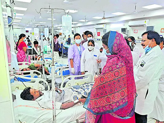 జీజీహెచ్‌ను సందర్శించిన కలెక్టర్‌ 