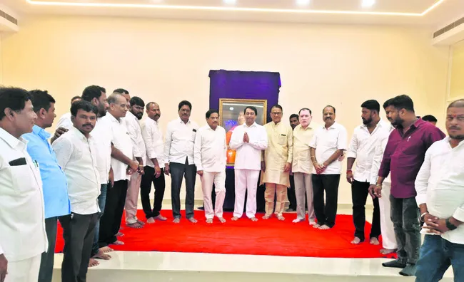 విద్యార్థులకు చేయూత అందిద్దాం
