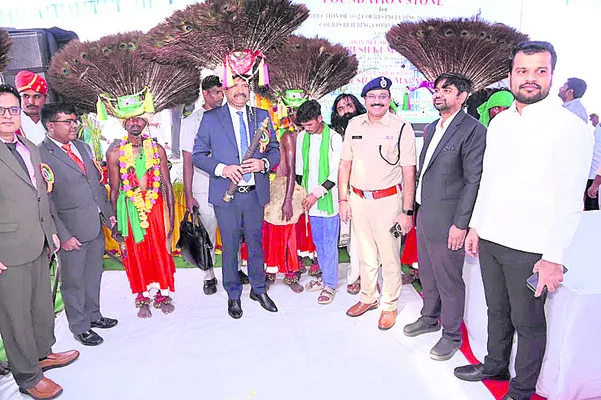ఒకేచోట సేవలకు కోర్టు భవనాలు