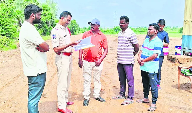 నకిలీ డీడీపై పోలీసుల ఆరా..! 