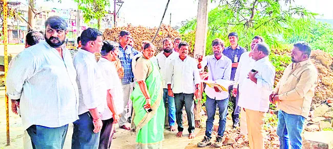 మోడల్ బస్టాండ్ పనుల్లో వేగం పెంచాలి