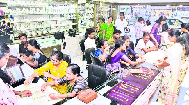 పసిడి పరుగులు