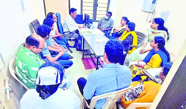 ఆస్పత్రి వ్యవహారంపై డీసీహెచ్ విచారణ