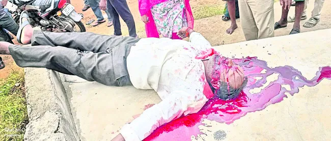 గోడను ఢీకొనడంతో వ్యక్తి మృతి