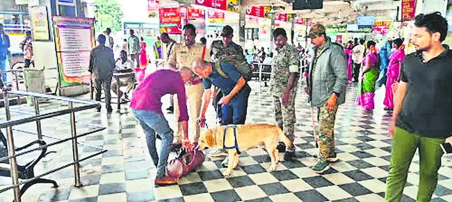 ఫ్రిజ్ పేలడంతో రూ.4 లక్షల ఆస్తి నష్టం