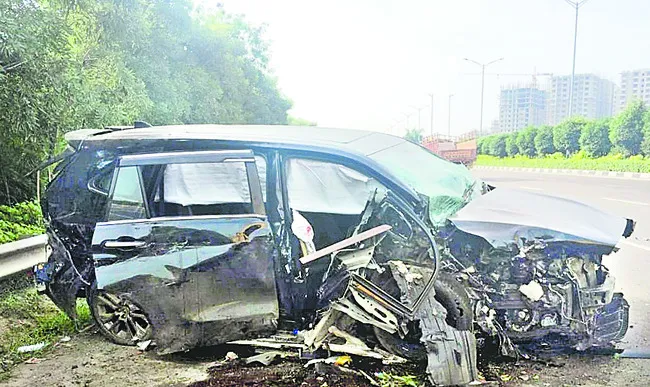 రోడ్డు ప్రమాదంలో ఆరుగురికి గాయాలు