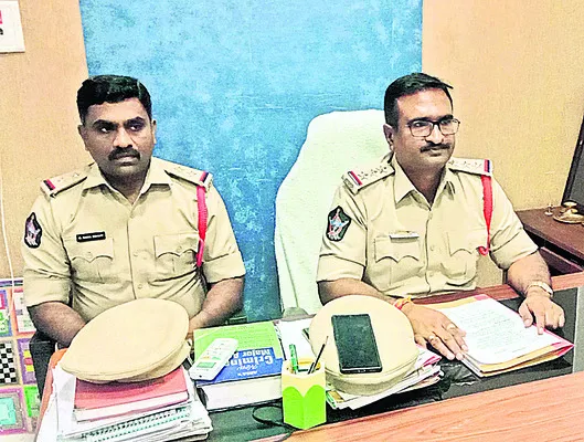 వానెల్లూరు అక్రమాల గుట్టురట్టు