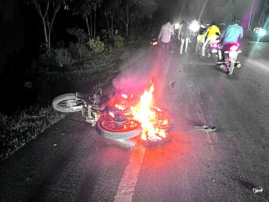 బైక్‌ దగ్ధం– నలుగురికి గాయాలు 