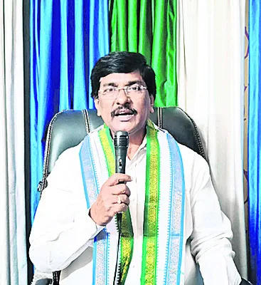 మెడికల్‌ కాలేజీలు ధారాదత్తం 
