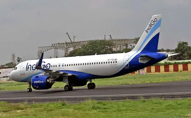 IndiGo flight lands safely after crack found on windshield
