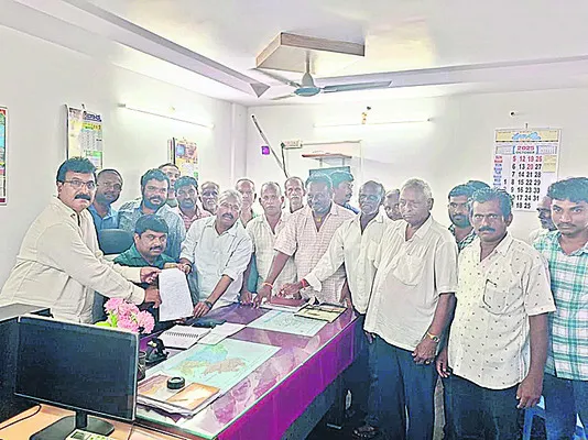 స్టీల్‌ప్లాంట్‌కు భూములు ఇవ్వం