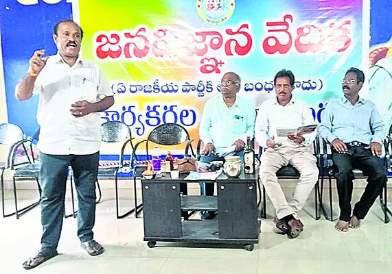 పాటలే పోరాటాలకు స్ఫూర్తి 