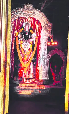 లక్ష్మీనారాయణుడిపై సూర్యకిరణాలు