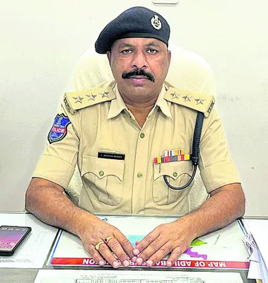 రియల్ ఎస్టేట్ ముఠా భారీ కుంభకోణం