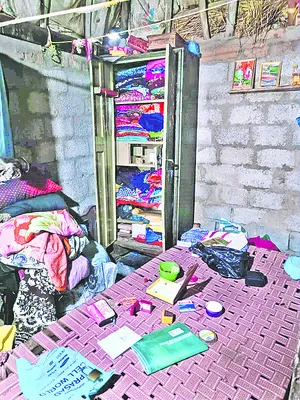 పట్టపగలు చోరీ