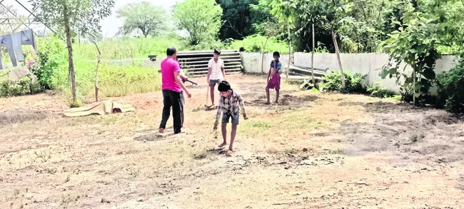 వసతి గృహంలో ఉండాలంటే పని చేయాల్సిందేనా..?