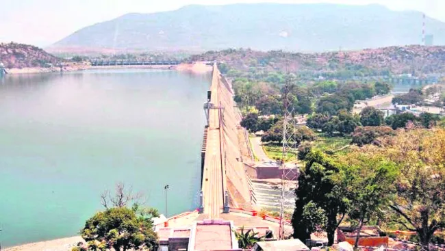 నిండు కుండలా..