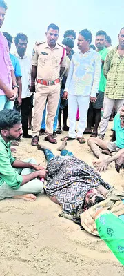 తీరానికి చేరిన మత్స్యకారుడి మృతదేహం