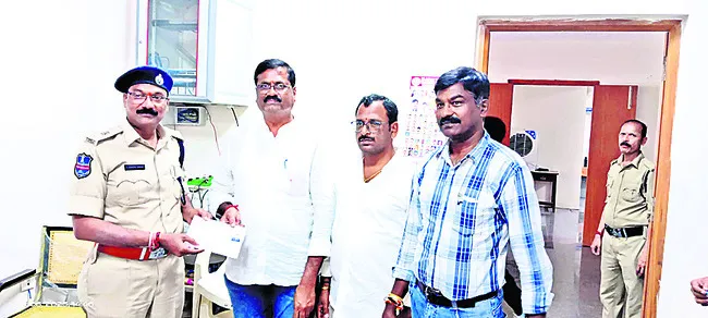 294 వైన్స్.. 258 దరఖాస్తులు!