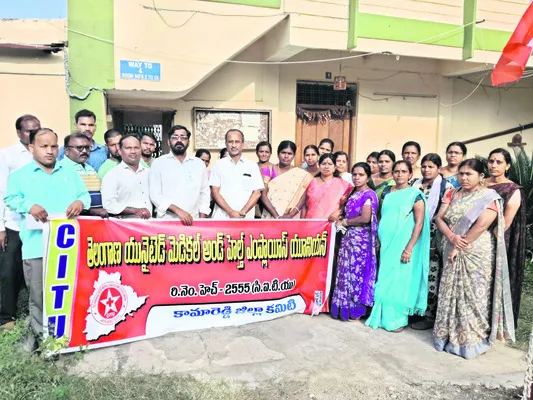 కాంట్రాక్ట్ సిబ్బందిని క్రమబద్ధీకరించాలి