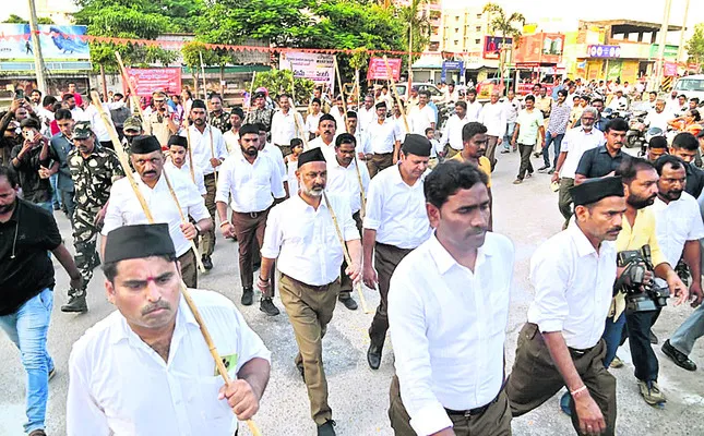 ఆర్‌ఎస్‌ఎస్‌ కవాతులో బండి సంజయ్‌