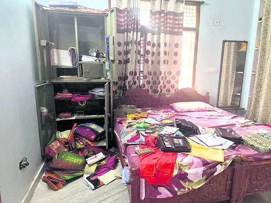 తాళం వేసి ఉన్న ఇంట్లో చోరీ