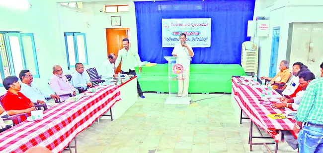 అంతరాలు లేని విద్య అందించాలి
