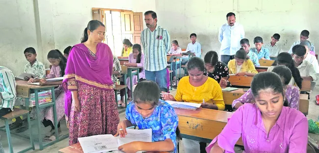 విద్యార్థులకు దీన్దయాల్ స్పర్శ్యోజన పోటీలు