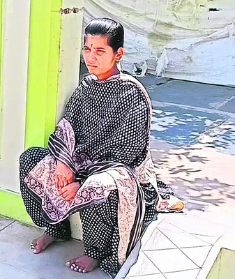 భర్త ఇంటి ఎదుట వివాహిత ఆందోళన