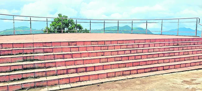 ఆహ్లాదం మాటున విషాదం