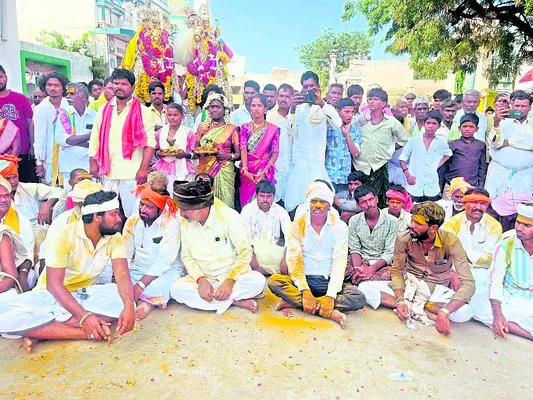 వైభవంగా మాల మల్లేశ్వర విగ్రహ ప్రతిష్ఠ