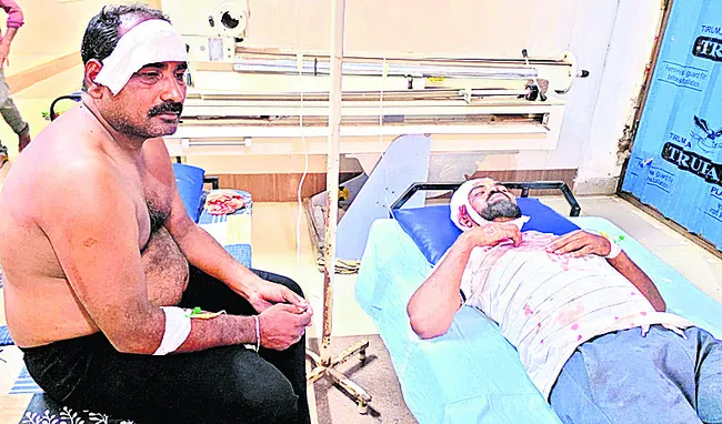 ఘాట్లో వాహనం బోల్తా