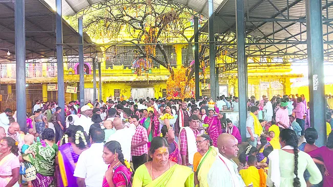 పట్నాలు వేసి.. మొక్కులు చెల్లించి