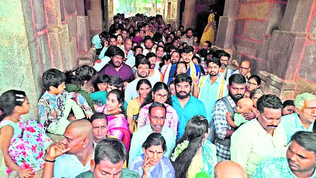 శ్రీశైలంలో భక్తుల రద్దీ