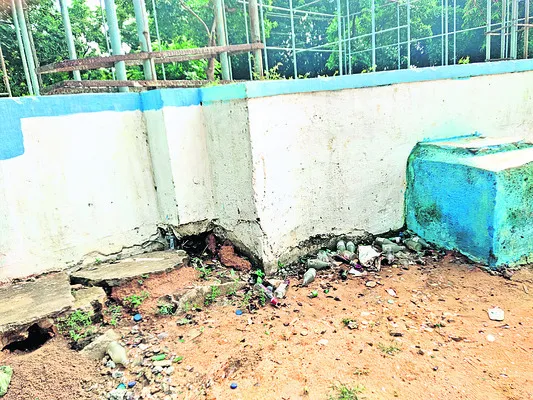 ఎస్వీయూలో మందుబాబులు పడ్డారు!