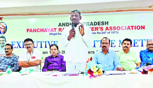 ఇంజినీర్లపై కేసులు దారుణం