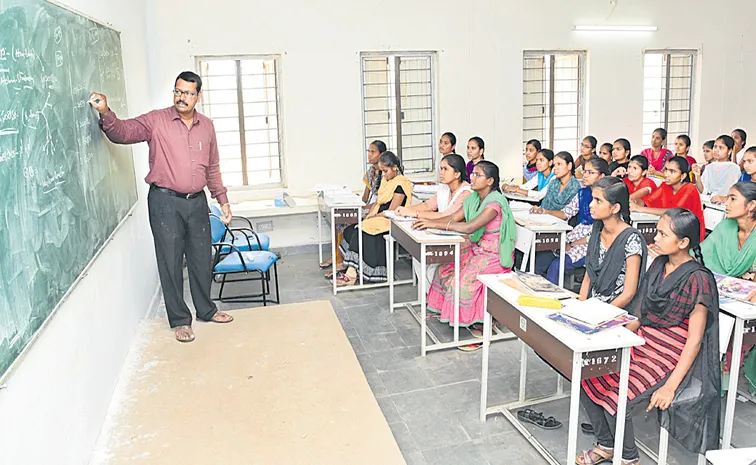 Guest lecturers fight for minimum wages