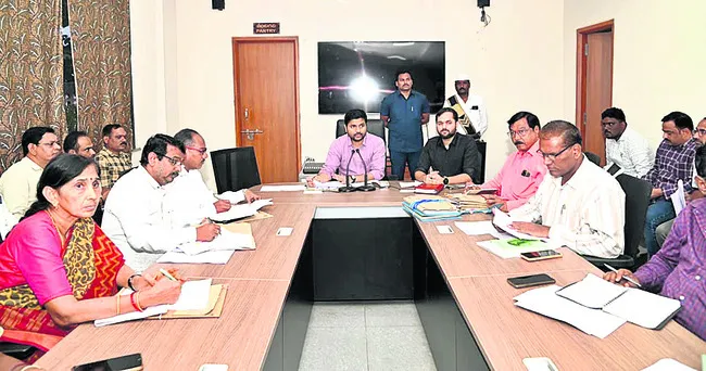 ఇళ్ల నిర్మాణాలు వేగవంతం చేయాలి