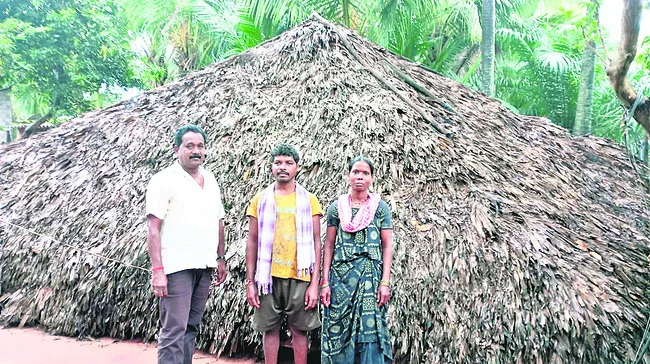 వర్షానికి కూలిన ఇల్లు