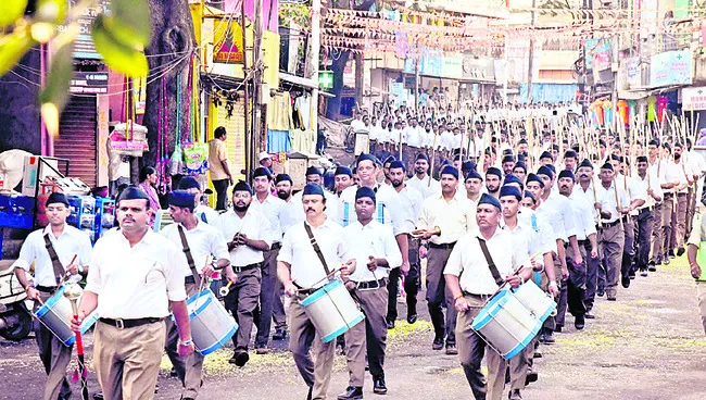 సంఘ్ మీద సర్కారు కయ్యం