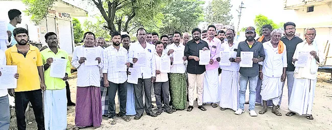 నిర్వాసితులను ఆదుకోవాలి