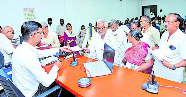 ప్రజలకు నాణ్యమైన సేవలందించాలి