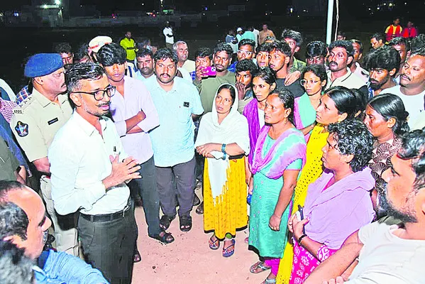 ● కలెక్టర్ వినోద్కుమార్ ● గల్లంతైన విద్యార్థి కోసం