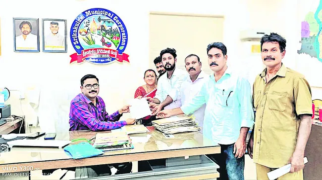 నవంబర్‌ 3 నుంచి మున్సిపల్‌ కార్మికుల సమ్మె 
