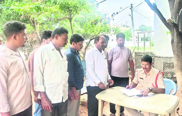 బాలాజీపై ఒక్కరోజే 112 ఫిర్యాదులు