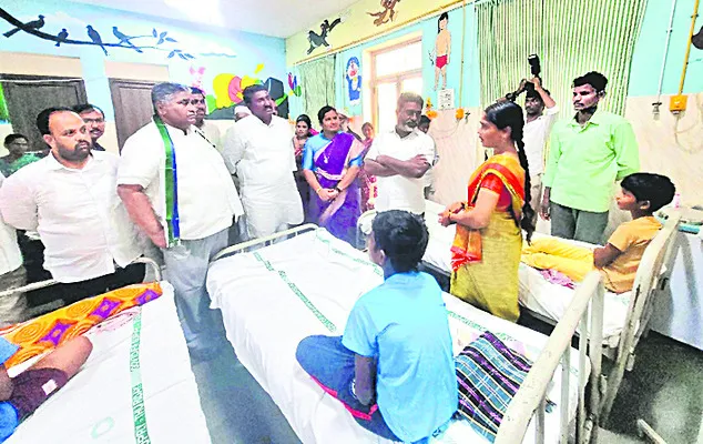బీసీ హాస్టళ్లలో వసతులు మెరుగుపరచాలి